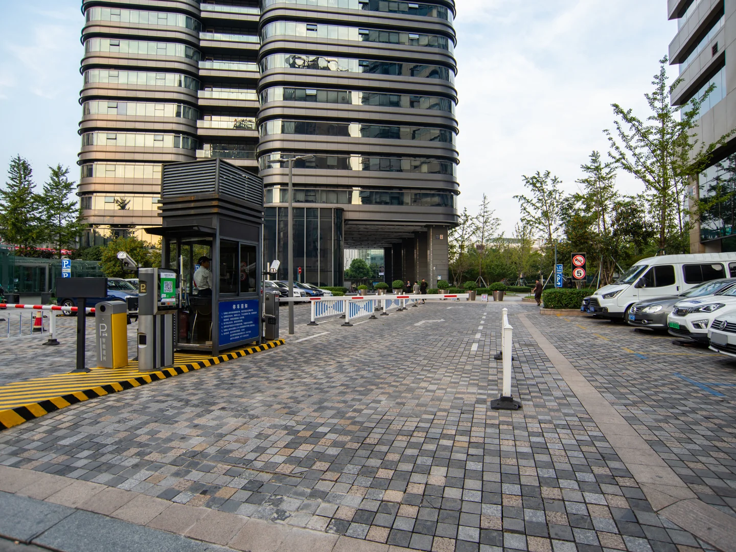 Wild Wind Modern Center  - Photo 5