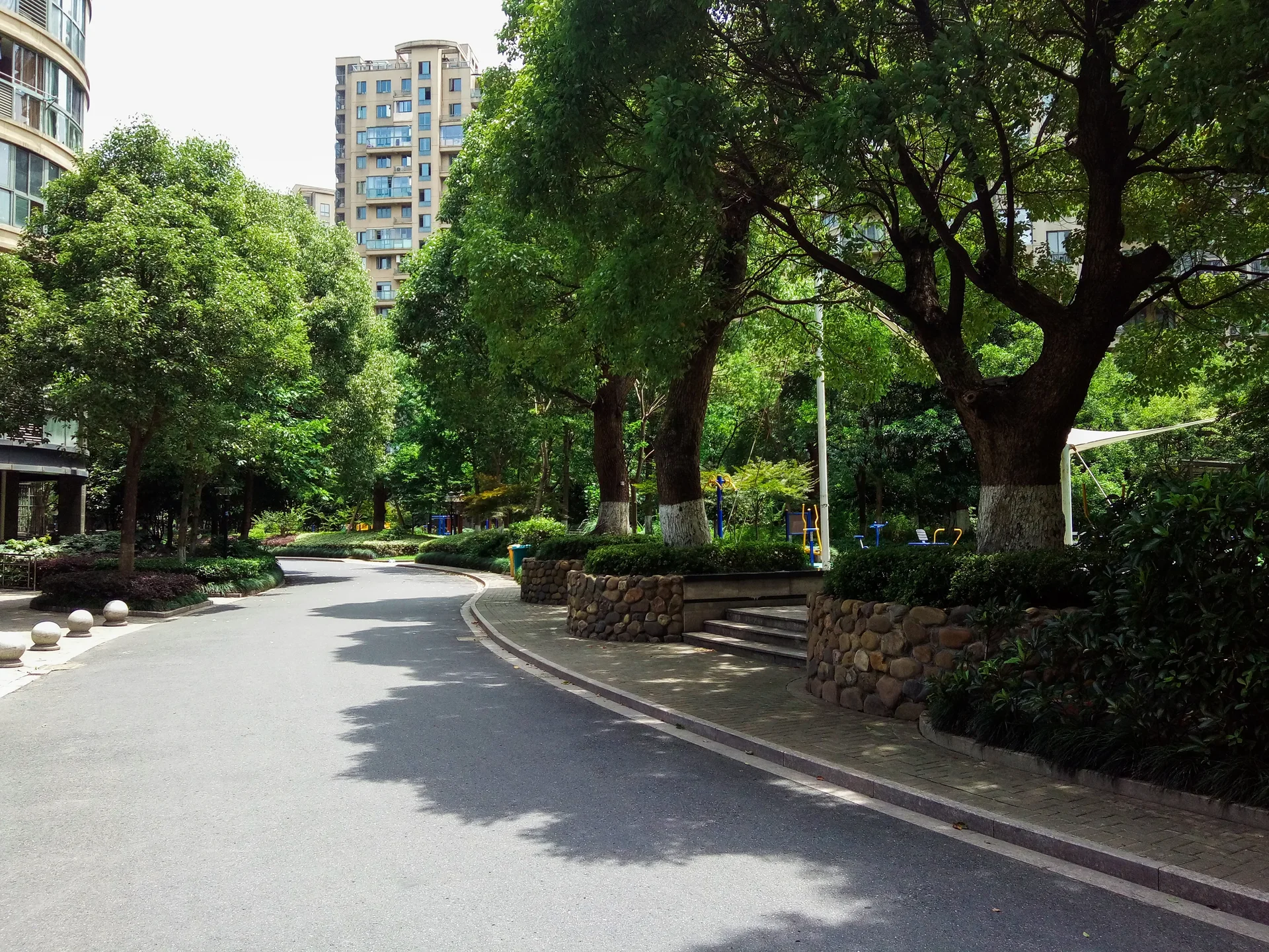 Red Street Apartments - Photo 7