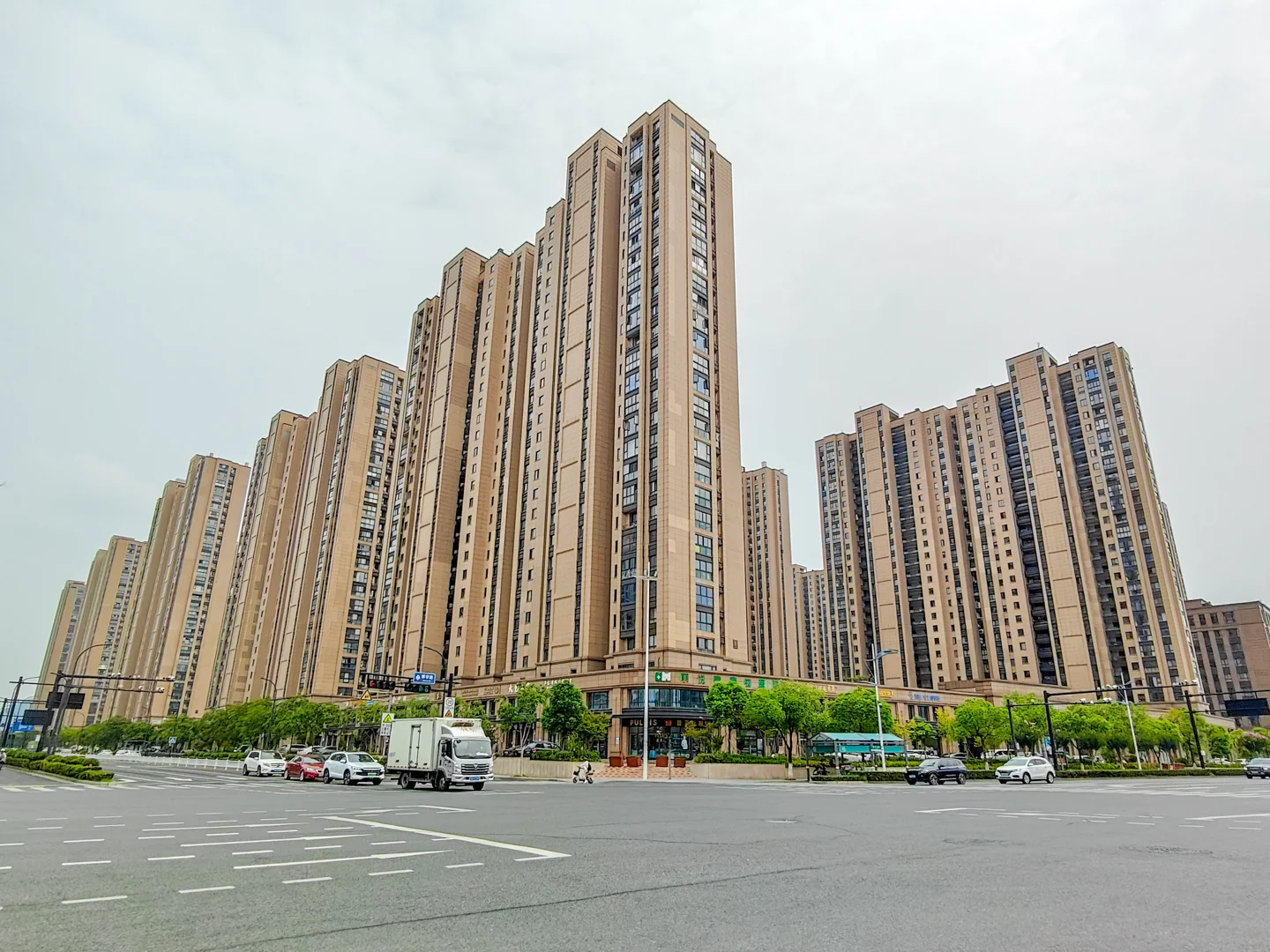 Pond Cove Manor - Photo 1