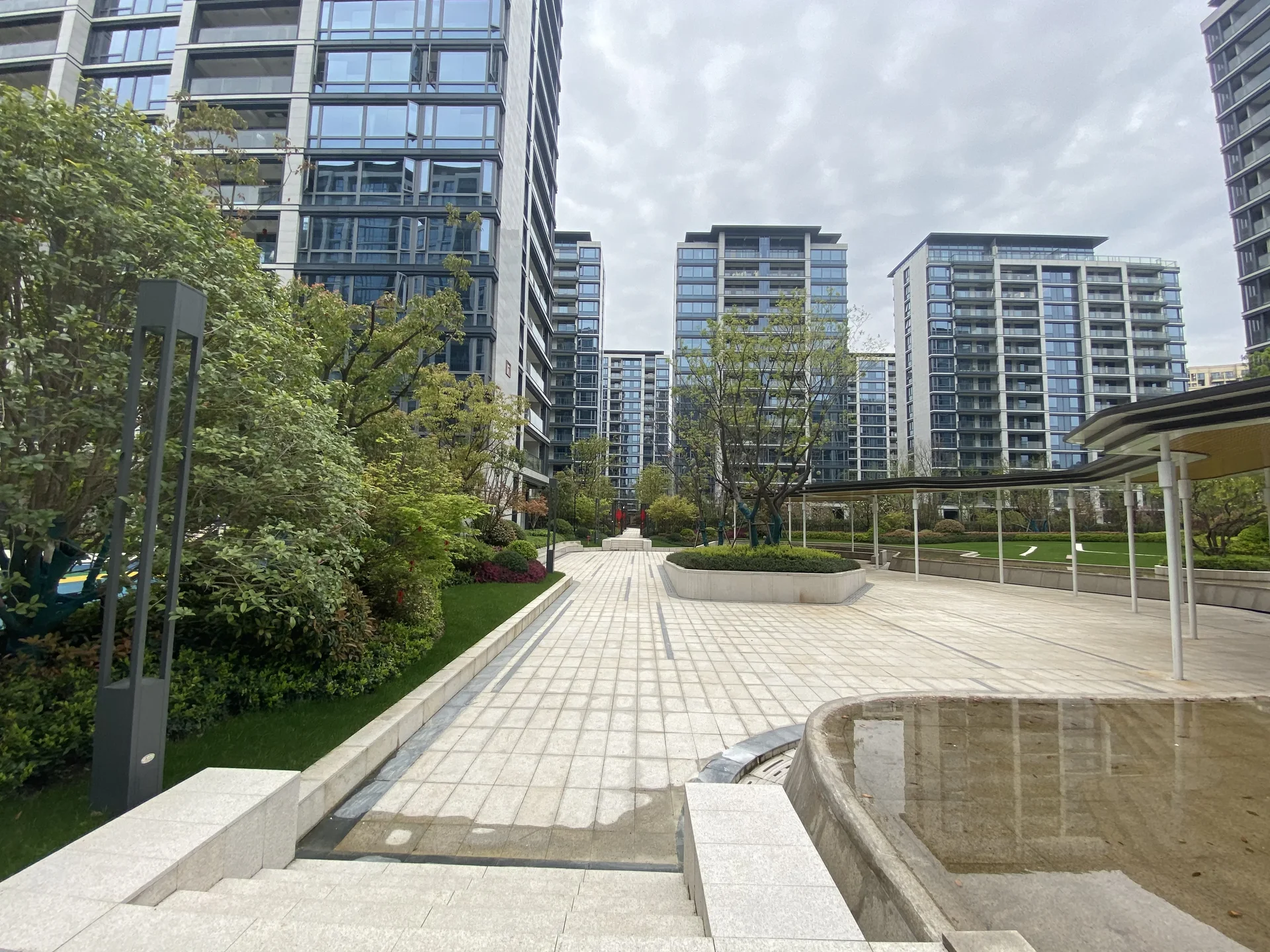 Lakeward Scenery - Photo 4