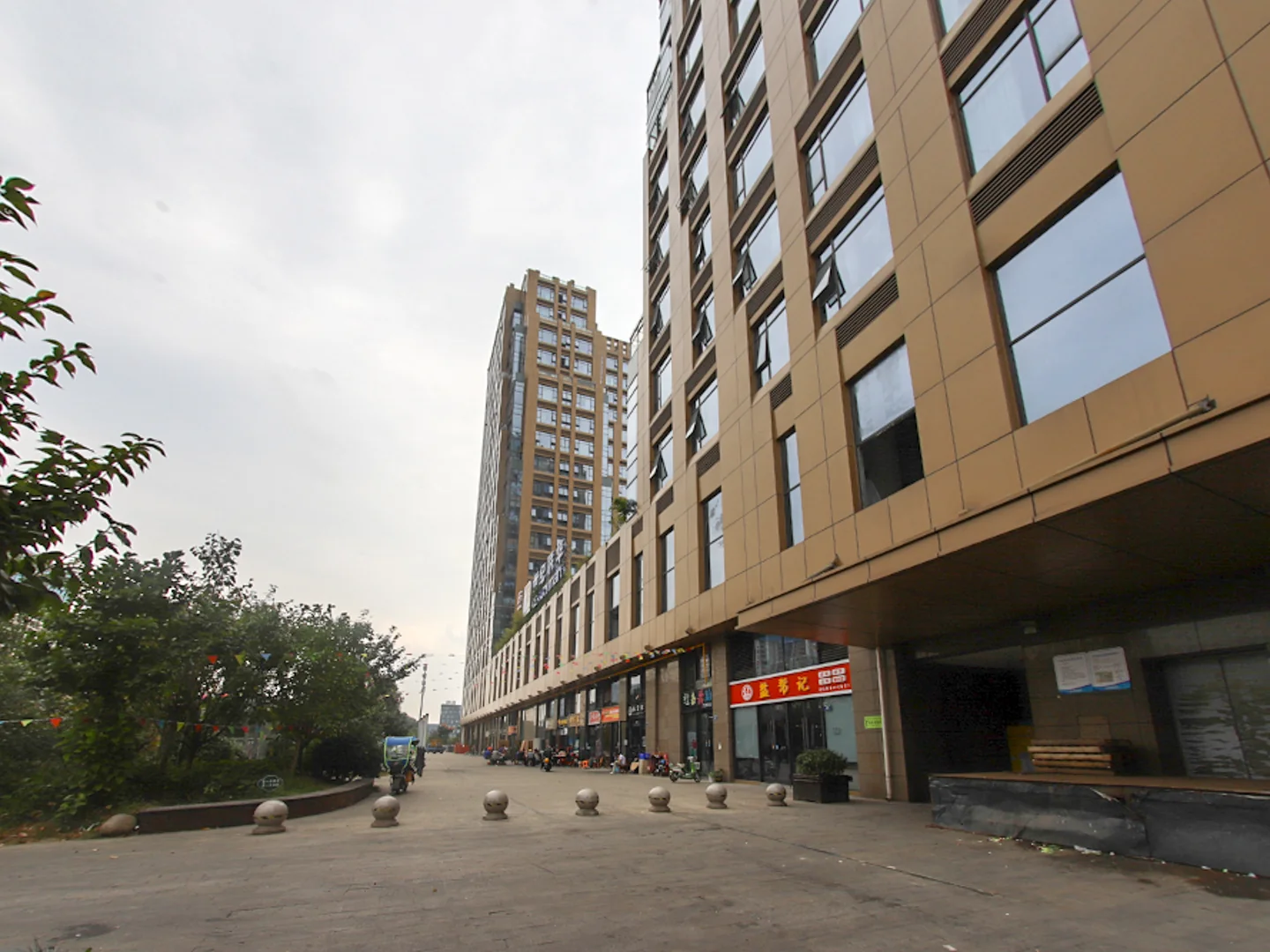 Broad Manor Estate - Photo 2