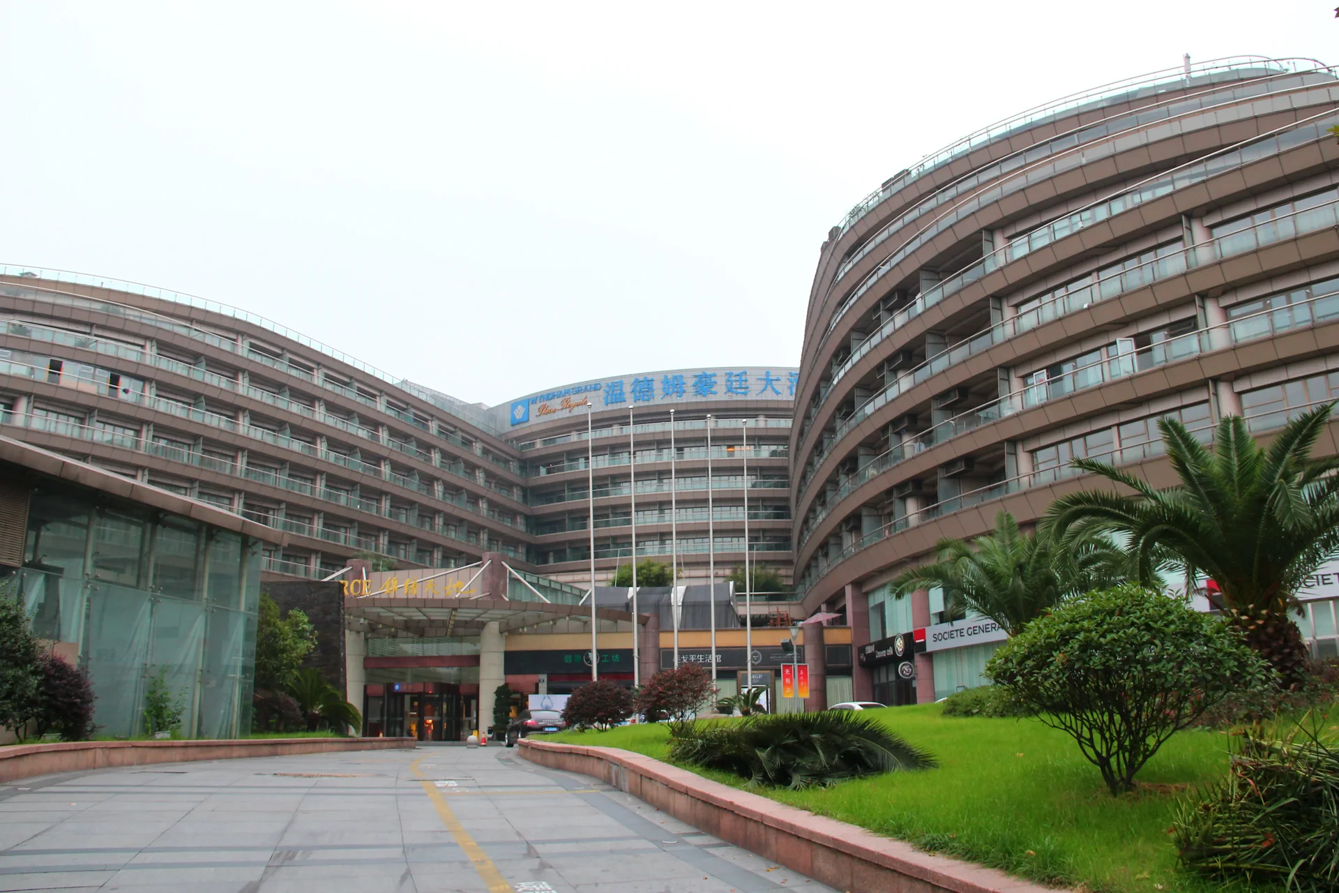 Splendid World - Photo 2