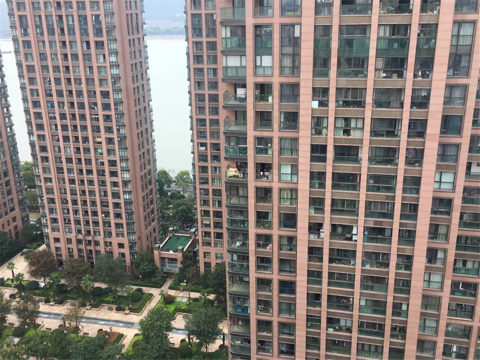 Rainbow Luxury - Photo 14