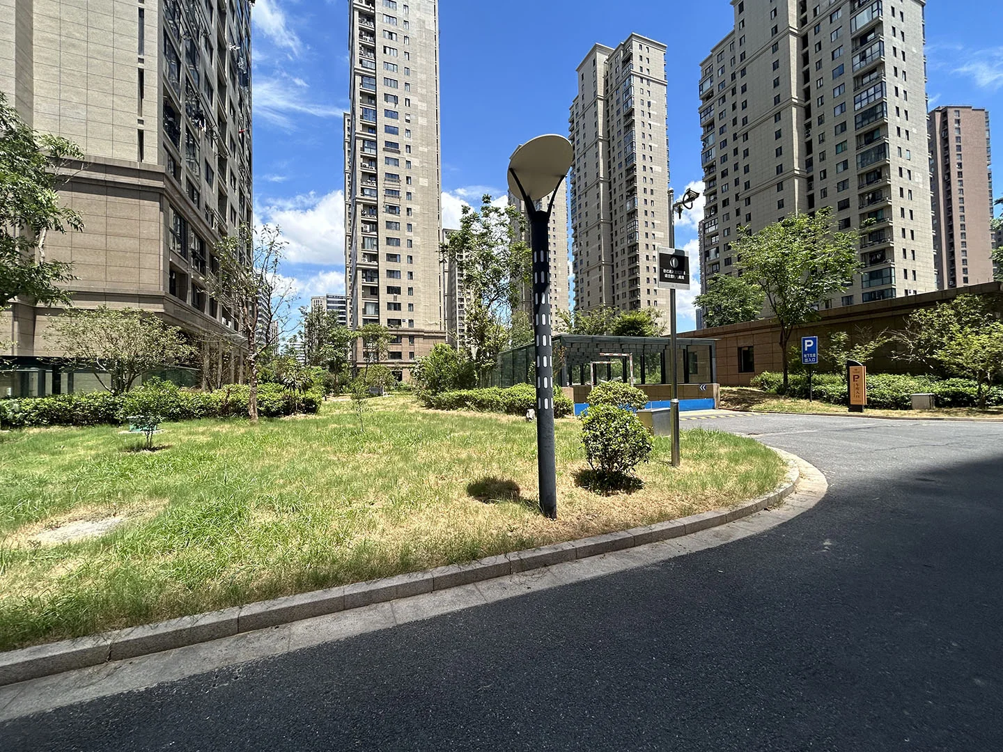 Riverview Manor - Photo 3