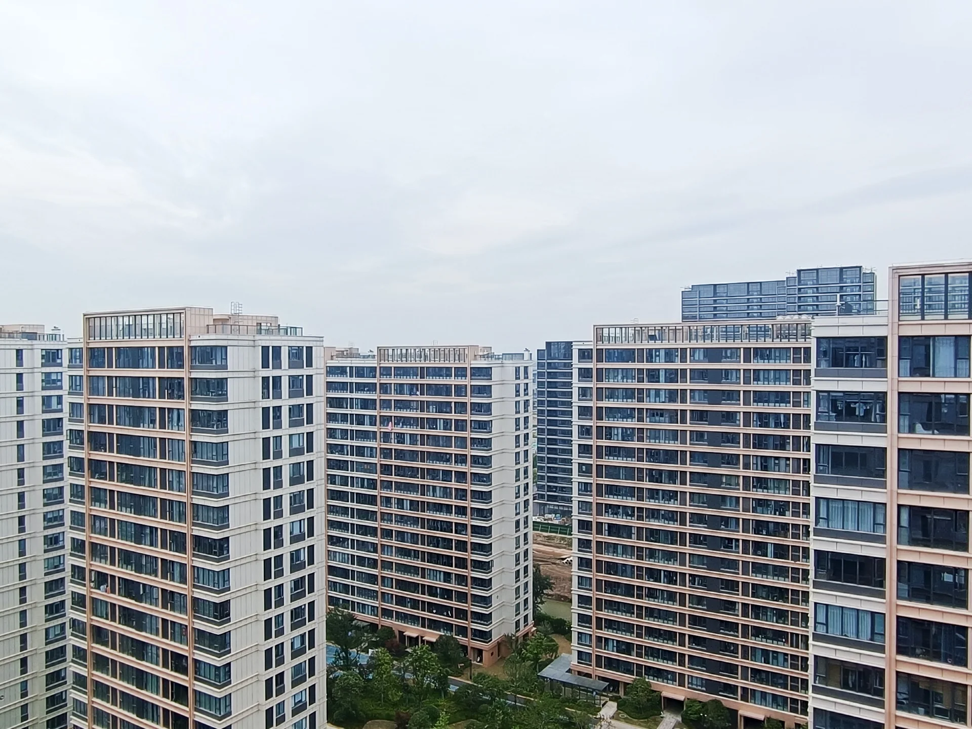 Cloud Metropolis - Photo 2