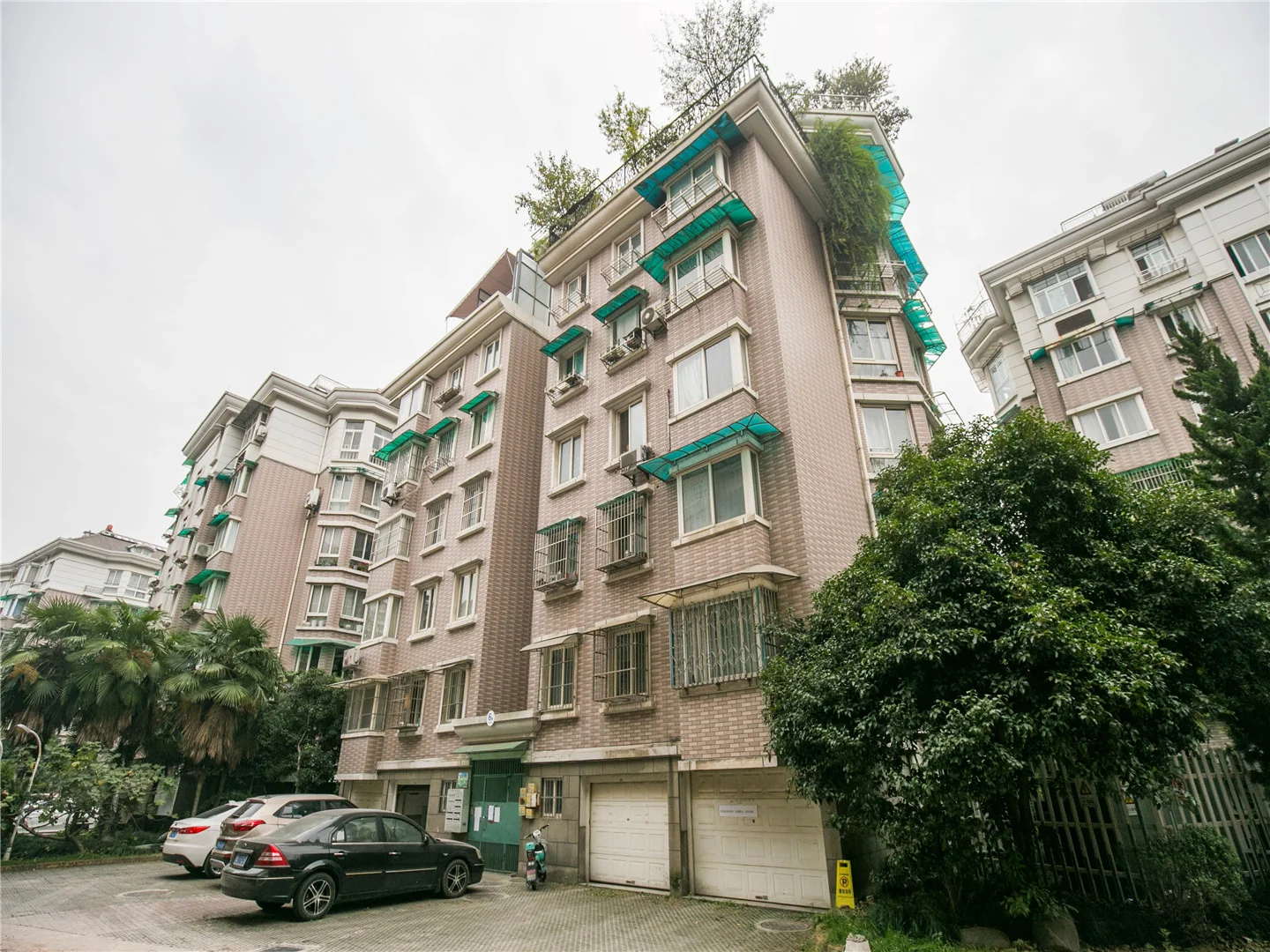 Lotus Court - Photo 3