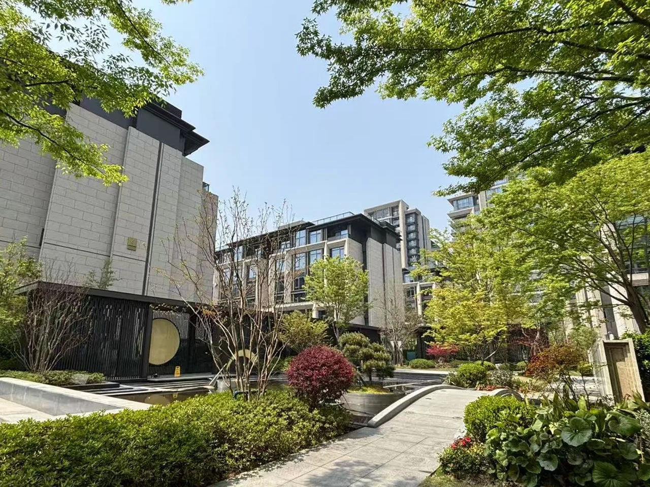 Central Mansion - Photo 1