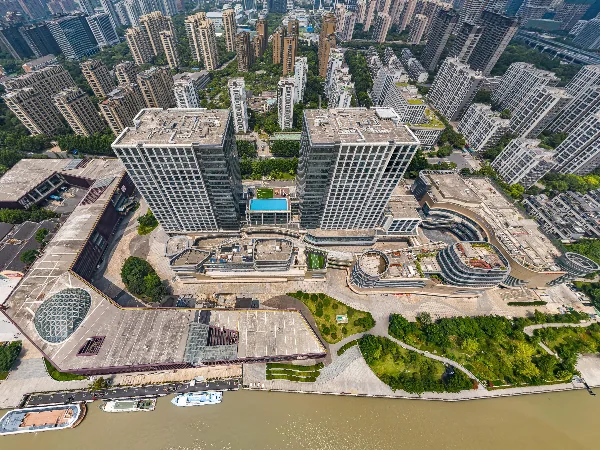 Canal Manor - Photo 1